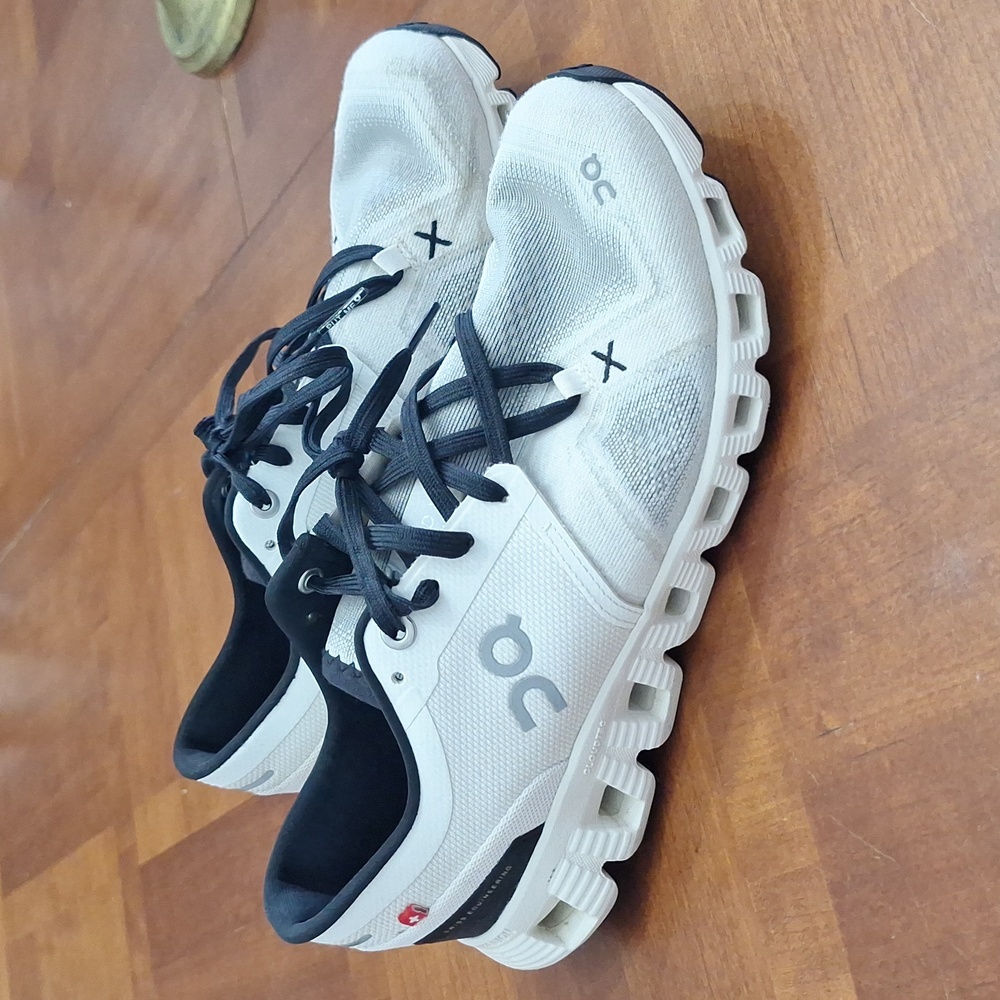 On Running CLOUD X 3 Womens 7 "IVORY" Helion